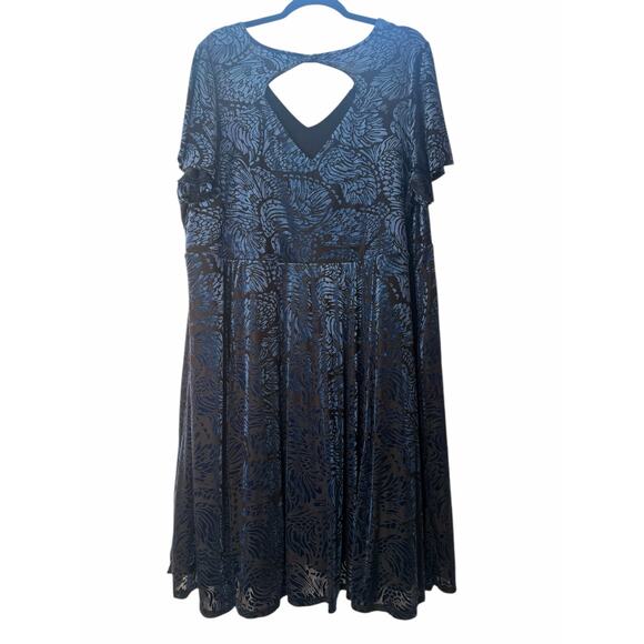 Torrid Blue Floral Velvet Burnout Dress - Size 4X - Picture 4 of 16